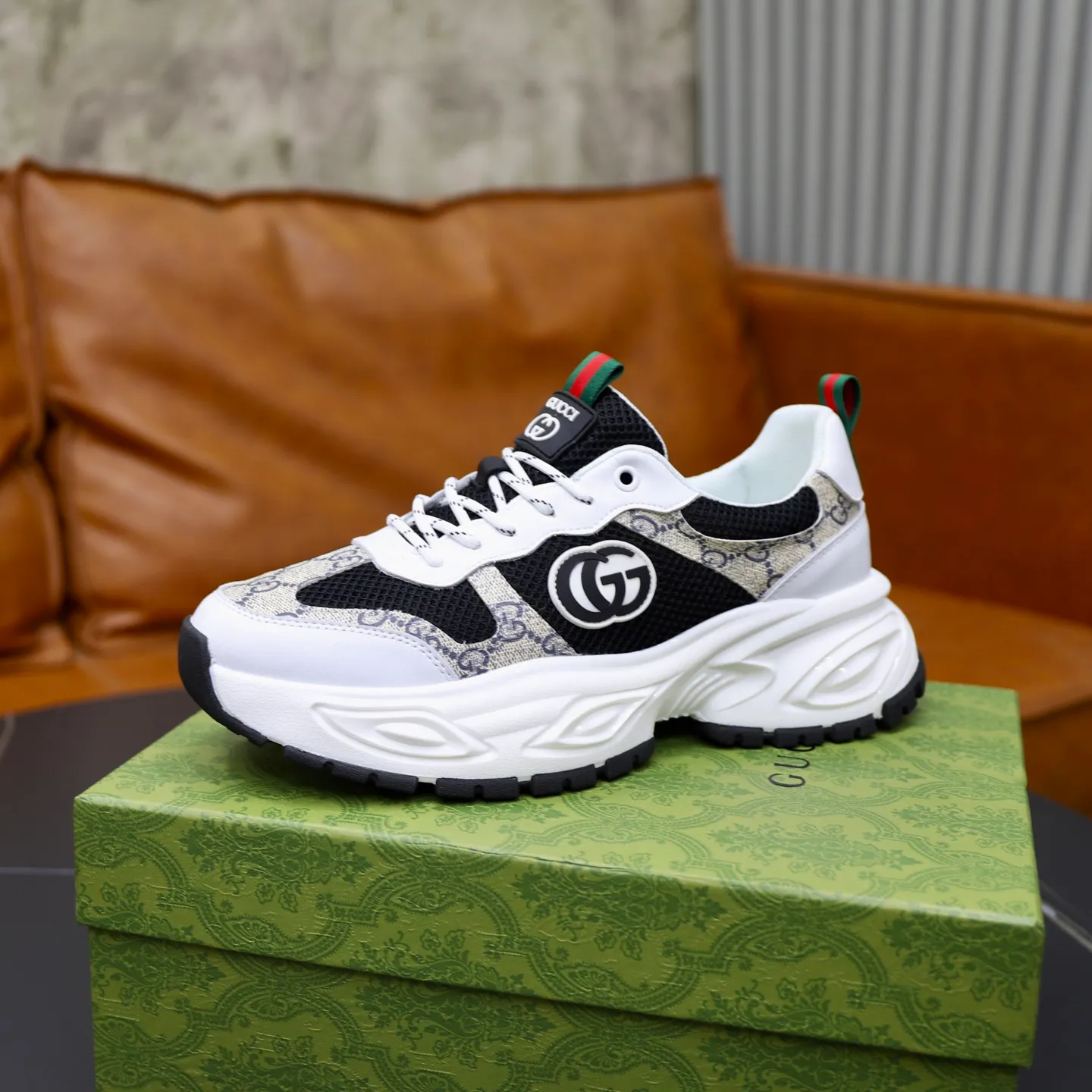 Ex-factory price: 462💰🙅‍♂️🙅‍♂️🙅‍♂️ Brand: Gucci GUCCi Standard code: 38-44 (45 customized) Grade: Same as the official website Material: Original material splicing Comfortable and breathable lining Lightweight and wear-resistant sports outsole Style category: Men's fashionable casual shoes Running sneakers Distinguished luxury brand elements Top luxury Color: actual picture color